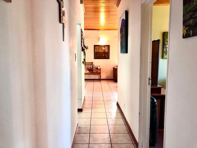 3 Bedroom Property for Sale in Sandbaai Western Cape